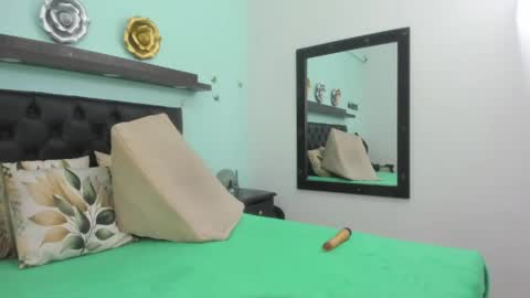 helena_hillss online show from May 14, 2026, 1:07 pm