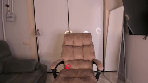 Helen online show from November 26, 2025, 3:02 pm