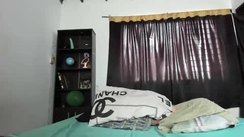 Snapshot of helena_spellman chatting on February 2, 2025, 7:35 pm helena_spellman online show from February 2, 2025, 7:35 pm