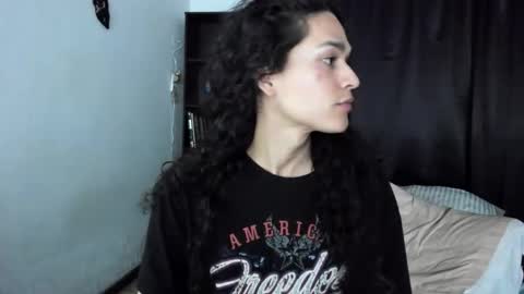 Snapshot of helena_spellman chatting on October 27, 2025, 6:39 am helena_spellman online show from October 27, 2025, 6:39 am