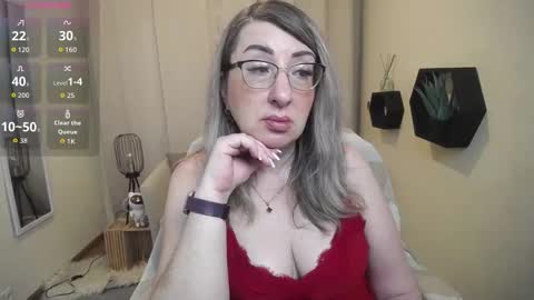 helenenigma online show from February 18, 2026, 7:32 pm