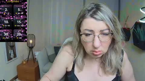 Snapshot of helenenigma chatting on May 14, 2026, 6:37 pm helenenigma online show from May 14, 2026, 6:37 pm