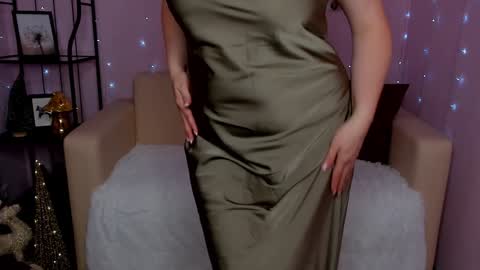 Snapshot of helens_lov chatting on December 21, 2024, 1:36 am Helen online show from December 21, 2024, 1:36 am