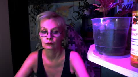 Helga online show from April 10, 2026, 9:52 pm