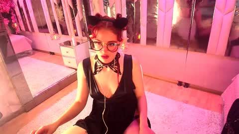 Snapshot of heliconiavannucci chatting on September 9, 2025, 12:10 am Heliconia online show from September 9, 2025, 12:10 am