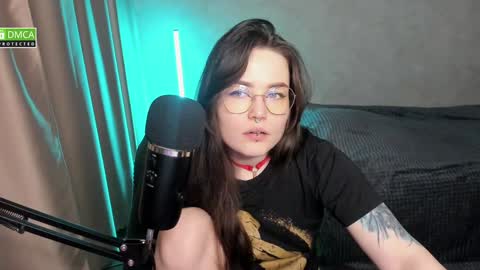 Red online show from February 1, 2025, 6:51 pm