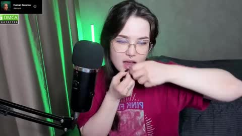 Red online show from March 10, 2025, 6:56 pm