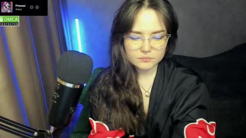 Red online show from September 21, 2025, 5:03 pm