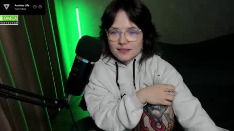 Red online show from October 5, 2025, 7:01 pm