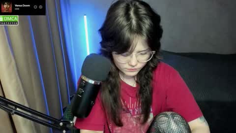 Red online show from October 28, 2025, 7:49 pm