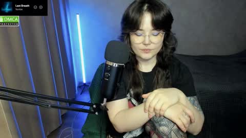 Red online show from November 7, 2025, 7:03 pm