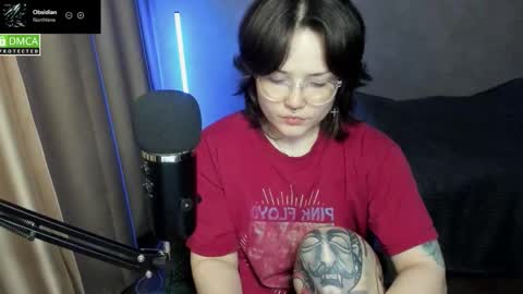 Red online show from December 4, 2025, 6:27 pm