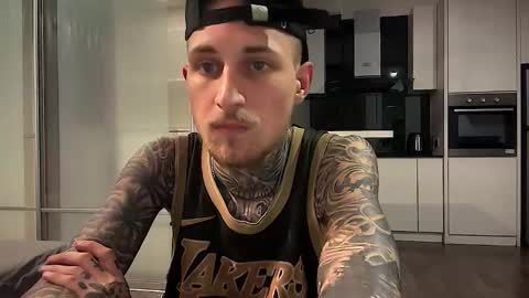 Snapshot of hellacozy chatting on February 18, 2026, 9:22 pm hellacozy online show from February 18, 2026, 9:22 pm