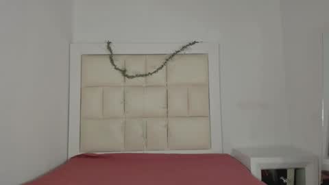 hellen__smith_ online show from November 8, 2025, 4:45 am