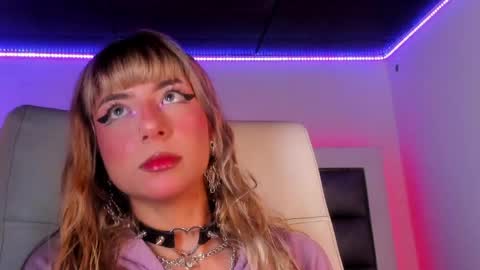 Snapshot of hellen__smith_ chatting on May 10, 2026, 12:32 pm hellen__smith_ online show from May 10, 2026, 12:32 pm
