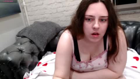 Snapshot of hellen_miller__ chatting on May 4, 2026, 5:53 pm Hellen online show from May 4, 2026, 5:53 pm