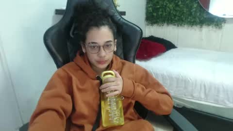 Snapshot of hellen_queensex chatting on February 22, 2025, 5:02 pm hellen_queensex online show from February 22, 2025, 5:02 pm