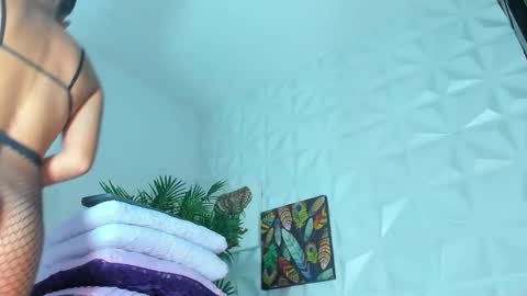 hellen     online show from October 25, 2025, 7:08 pm