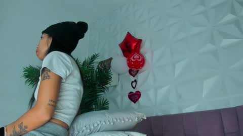 hellen     online show from February 17, 2026, 7:09 pm