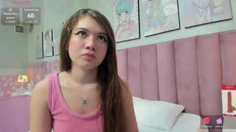 Snapshot of hellencute18_ chatting on June 8, 2026, 11:10 am online show from June 8, 2026, 11:10 am