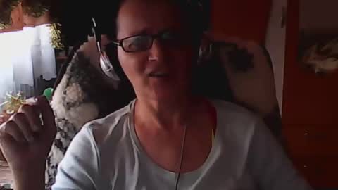 hellenmarie online show from December 12, 2024, 11:18 am