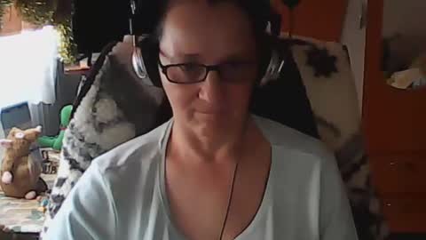 hellenmarie online show from December 21, 2024, 11:33 am