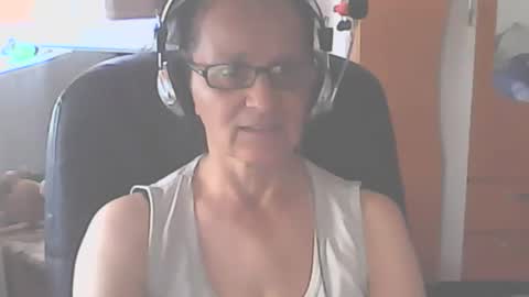 hellenmarie online show from September 14, 2025, 10:25 am