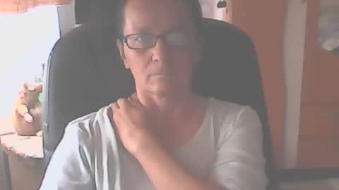 hellenmarie online show from September 26, 2025, 10:41 am