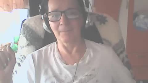 hellenmarie online show from February 1, 2026, 11:20 am