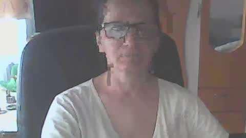 hellenmarie online show from May 17, 2026, 10:44 am