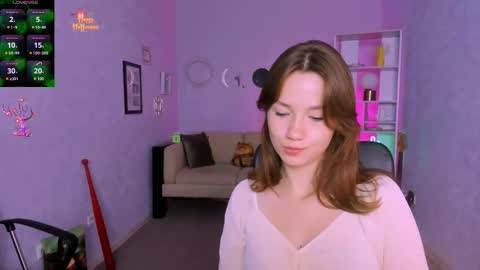 Helli online show from November 8, 2025, 8:18 pm