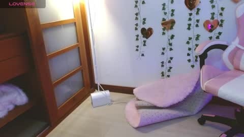 hellokitty_valery1 online show from May 20, 2026, 1:34 am