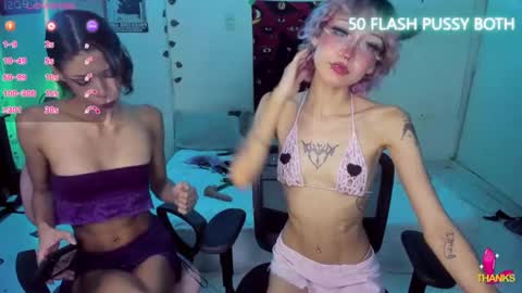 Snapshot of helloskinnygirls chatting on December 11, 2024, 2:41 am Raven and Momo online show from December 11, 2024, 2:41 am