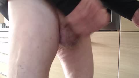 Snapshot of helpmegetitup70 chatting on March 25, 2026, 10:43 am older cock online show from March 25, 2026, 10:43 am