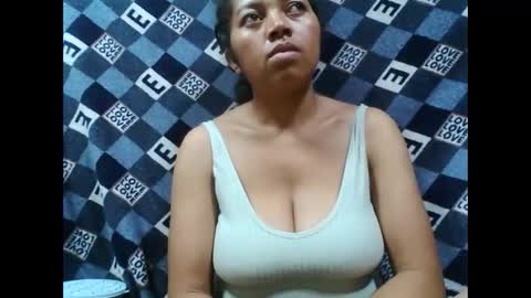 Snapshot of henitsaldy chatting on September 18, 2025, 7:05 pm henitsaldy online show from September 18, 2025, 7:05 pm