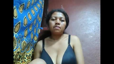 Snapshot of henitsaldy chatting on September 23, 2025, 4:10 pm henitsaldy online show from September 23, 2025, 4:10 pm