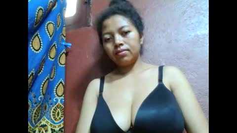 Snapshot of henitsaldy chatting on October 3, 2025, 2:52 am henitsaldy online show from October 3, 2025, 2:52 am