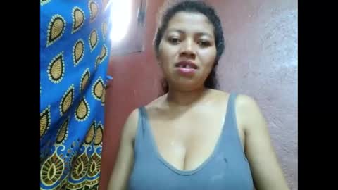 Snapshot of henitsaldy chatting on October 5, 2025, 5:50 am henitsaldy online show from October 5, 2025, 5:50 am