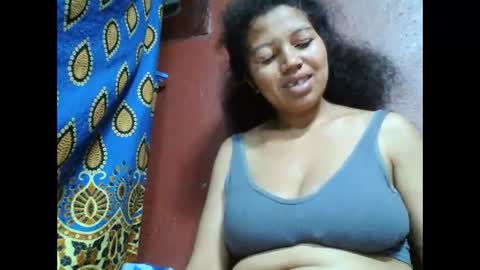 Snapshot of henitsaldy chatting on October 5, 2025, 5:55 pm henitsaldy online show from October 5, 2025, 5:55 pm