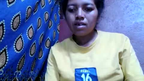 Snapshot of henitsaldy chatting on October 10, 2025, 7:02 pm henitsaldy online show from October 10, 2025, 7:02 pm