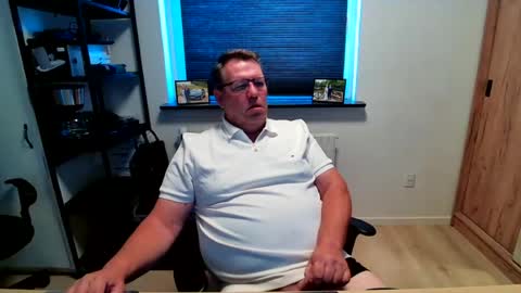 Snapshot of henrikrp1971 chatting on July 8, 2026, 12:42 pm henrikrp1971 online show from July 8, 2026, 12:42 pm