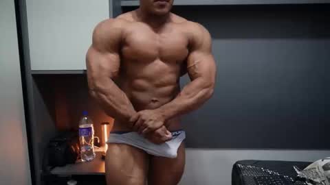 Snapshot of henrimusclee chatting on January 17, 2026, 8:45 pm Henri online show from January 17, 2026, 8:45 pm
