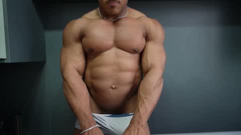 Snapshot of henrimusclee chatting on February 9, 2026, 8:24 pm Henri online show from February 9, 2026, 8:24 pm