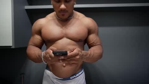 Snapshot of henrimusclee chatting on February 10, 2026, 9:30 pm Henri online show from February 10, 2026, 9:30 pm