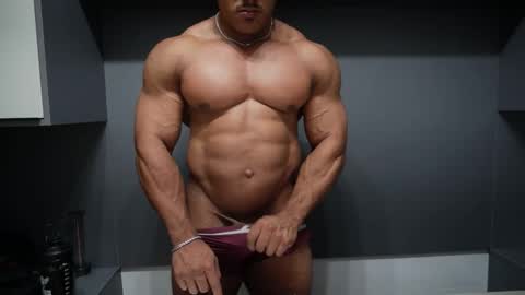 Snapshot of henrimusclee chatting on February 12, 2026, 11:22 pm Henri online show from February 12, 2026, 11:22 pm