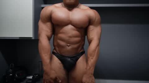 Snapshot of henrimusclee chatting on February 15, 2026, 10:39 pm Henri online show from February 15, 2026, 10:39 pm