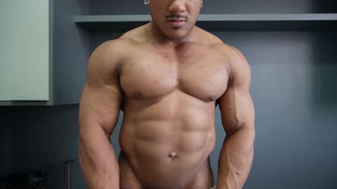 Snapshot of henrimusclee chatting on February 21, 2026, 8:21 pm Henri online show from February 21, 2026, 8:21 pm