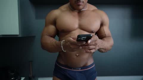 Snapshot of henrimusclee chatting on February 26, 2026, 7:35 pm Henri online show from February 26, 2026, 7:35 pm
