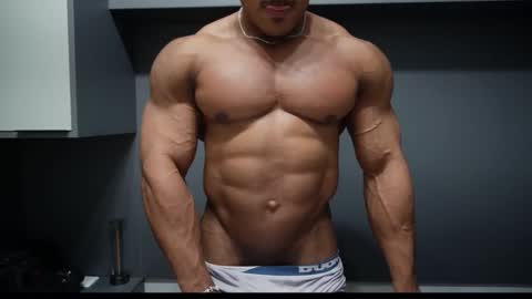 Snapshot of henrimusclee chatting on March 9, 2026, 10:14 pm Henri online show from March 9, 2026, 10:14 pm