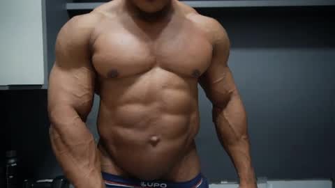 Snapshot of henrimusclee chatting on April 2, 2026, 10:18 pm Henri online show from April 2, 2026, 10:18 pm